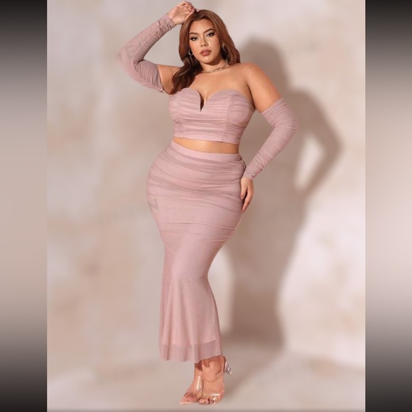 PINK OFF SHOULDER RUCHED CROP TOP & SKIRT MATCHING SET - Picture 4 of 9